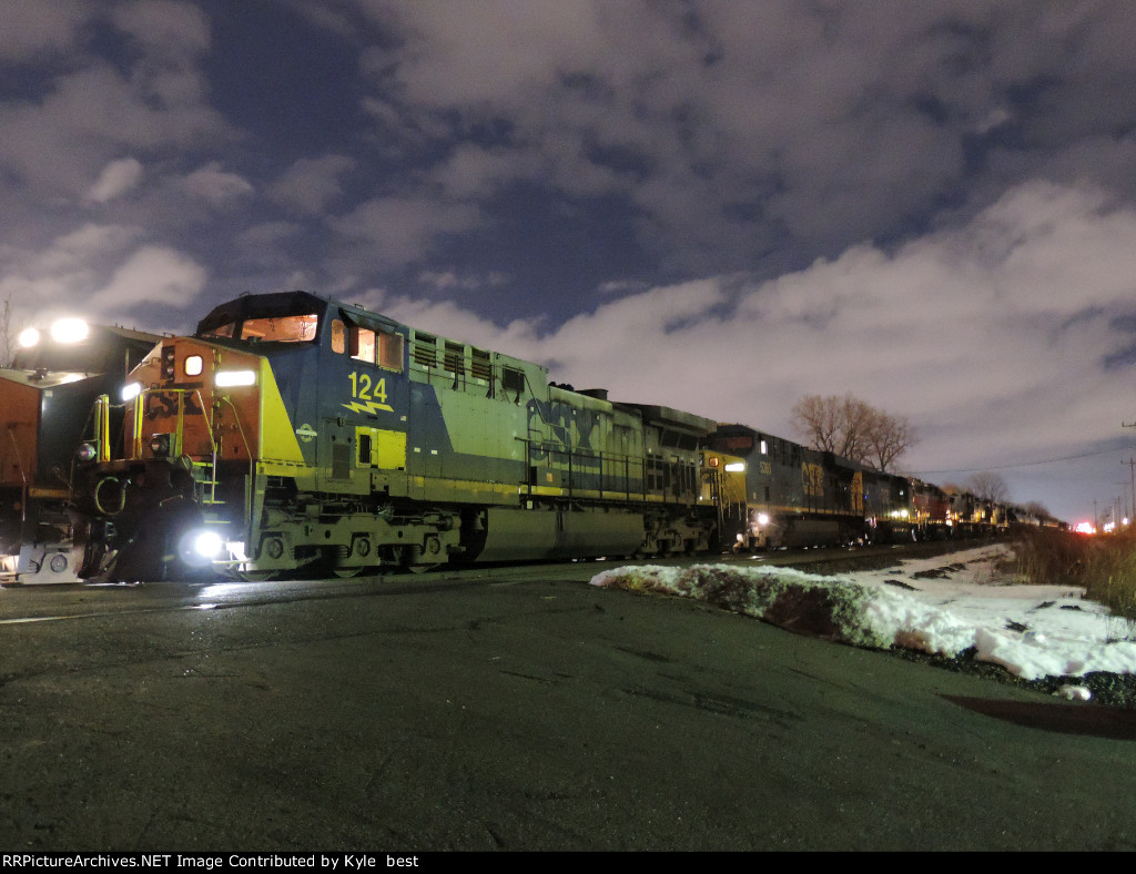 CSX 124 on M561